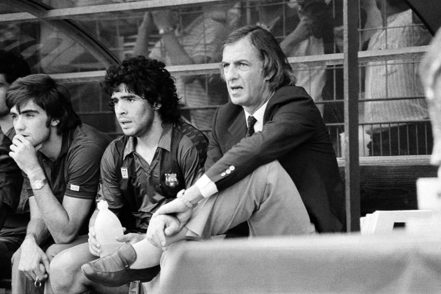 (FILES): Diego Maradona (Centre), Cesar Luis Menotti (Right) and former France international Alain Giresse are seen during an International football tournament in Bordeaux on Aug 28, 1983. Argentine former football player Cesar Menotti, Argentina's 1978 World Cup winning coach, died at 85, the Argentine Football Association announced yesterday (May 5). — AFP