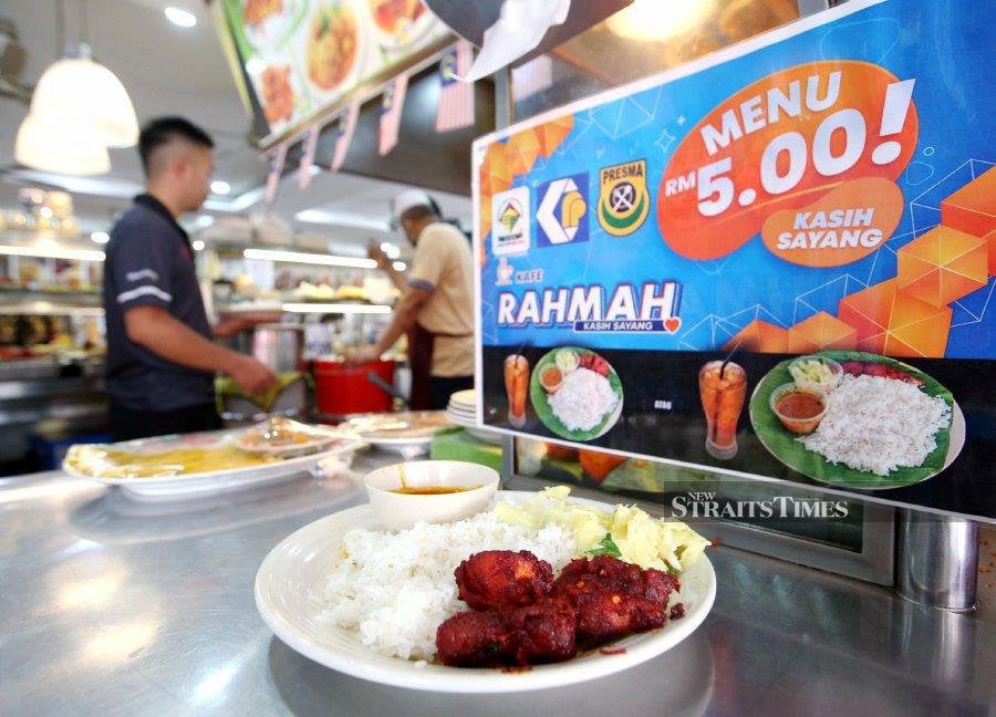 The budget meal set “Menu Rahmah” launched and promoted by the current government has generated considerable interest and enthusiasm among the Malaysian populace. -NSTP file pic