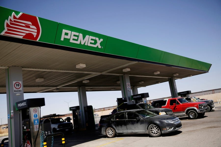 Vehicles are seen next to fuel pumps at company Petroleos Mexicanos (PEMEX) in a service station after Mexico suspended a week of gasoline subsidy along the U.S. border, in Ciudad Juarez, Mexico.  - REUTERS pic