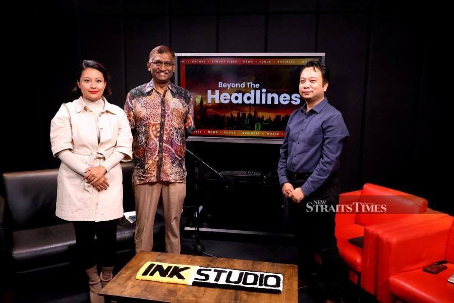  Datuk P. Kamalanathan being interviewed on the New Straits Times’ Beyond the Headlines by journalists Adib Provera and Amalina Kamal recently. PIC BY SHAHRUL M. ZAIN 