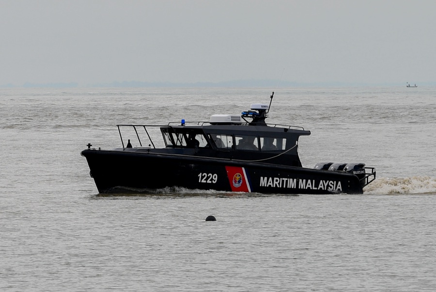The Malaysian Maritime Enforcement Agency (MMEA) detained two tourist boats for carrying passengers beyond the allowed limit and neglecting safety aspects here at 4.30pm yesterday. - Bernama file pic