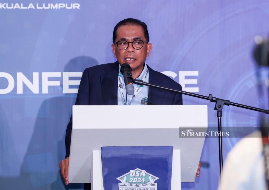 Defence Minister Datuk Seri Khaled Nordin said the defence ministry is set to seal memorandums of understanding (MoUs) and contracts valued at RM6 billion during the event. NSTP/ASWADI ALIAS