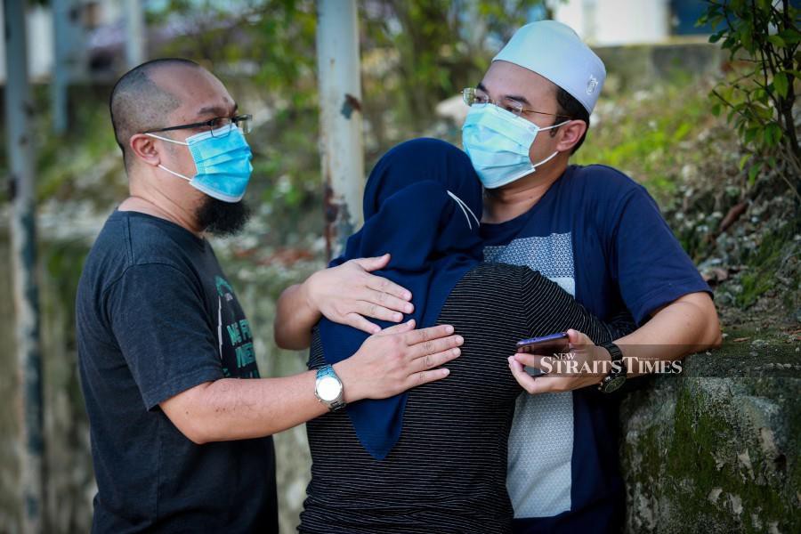 The family of Mohd Irfan Fikri at the Kuala Lumpur Hospital today. - NSTP/ASWADI ALIAS