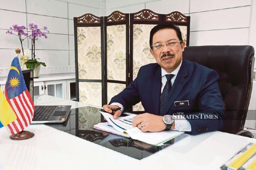 Chief Secretary to the Government Tan Sri Mohd Zuki Ali says as the backbone of the government machinery and delivery system, civil servants should embrace the “Malaysian Family” spirit. - NSTP file pic