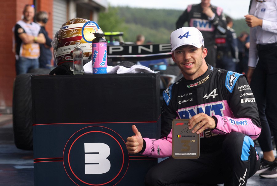 Motorsport: Motor racing-Clarkson delivers 1,000 beers by tractor to Alpine  F1 team