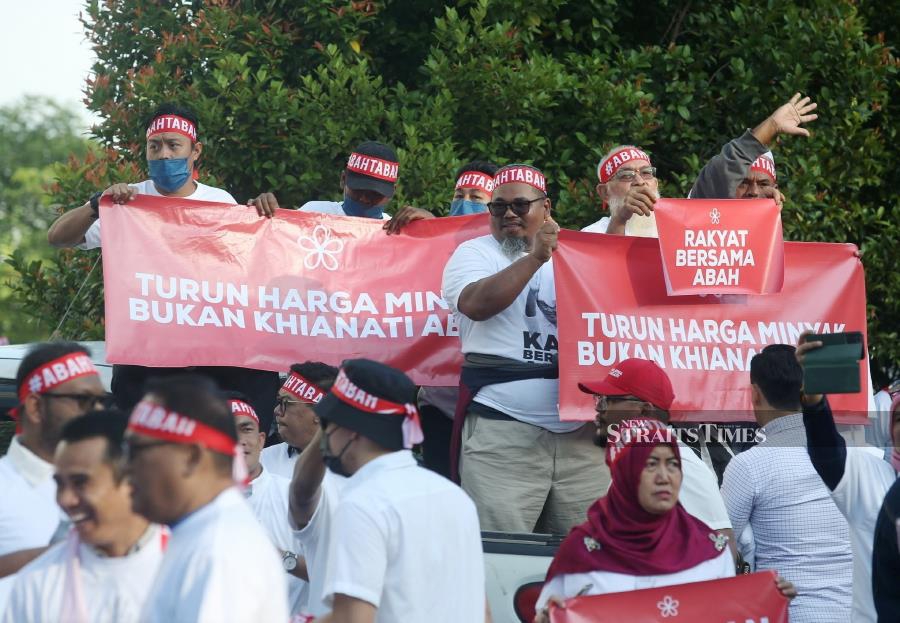 About 300 people gathered outside the courts complex at 8.30am in a show of support for the Parti Pribumi Bersatu Malaysia president. - NSTP/EIZAIRI SHAMSUDIN