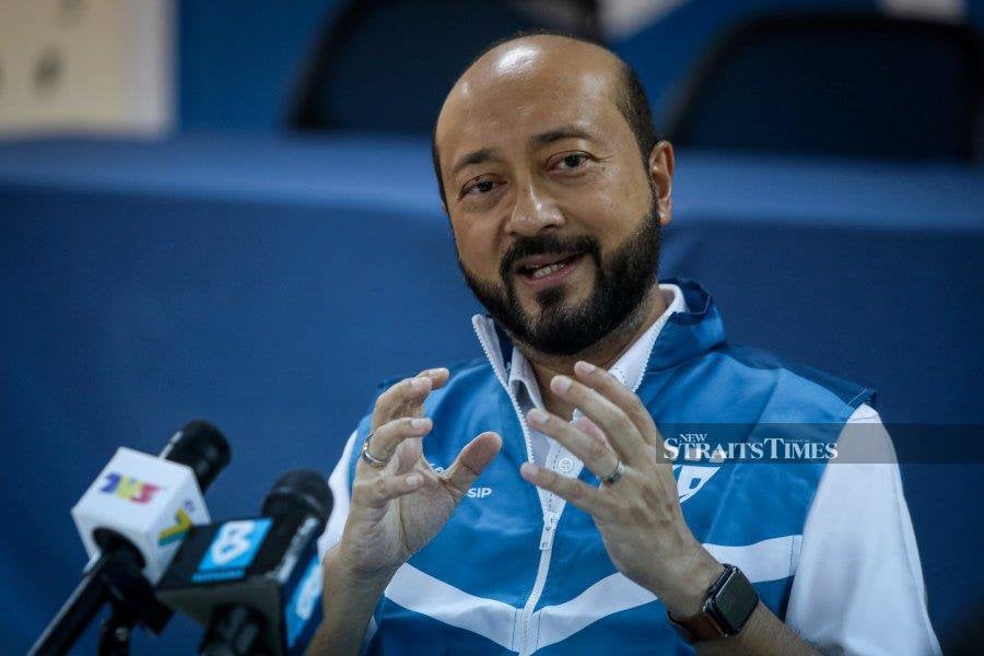 Datuk Seri Mukhriz Mahathir said it is difficult for his family members to gather a list of assets since 1981 as requested by the Malaysian Anti-Corruption Commission (MACC) because the technology used back then was primitive. (File Pic) STR/LUQMAN HAKIM ZUBIR