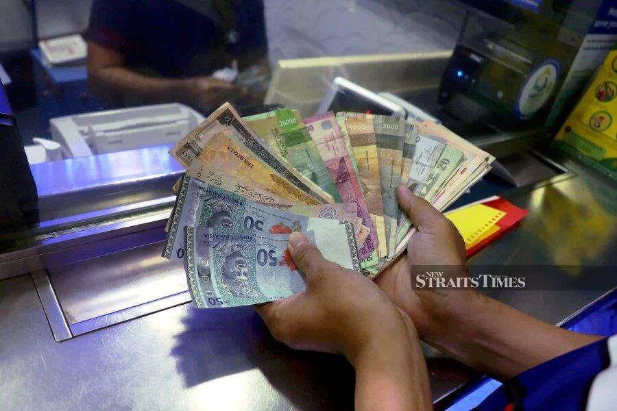 Ringgit (RM) bank notes at money changer
