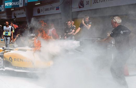 Pitlane Fire Stops Malaysian Gp Practice Session New Straits