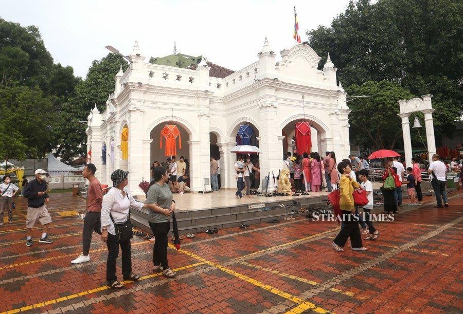 The 130-year-old Maha Vihara Buddhist Temple in Brickfields here was a vibrant sea of colour and devotion as hundreds of devotees and visitors celebrated Wesak Day. - NSTP/MOHAMAD SHAHRIL BADRI SAALI