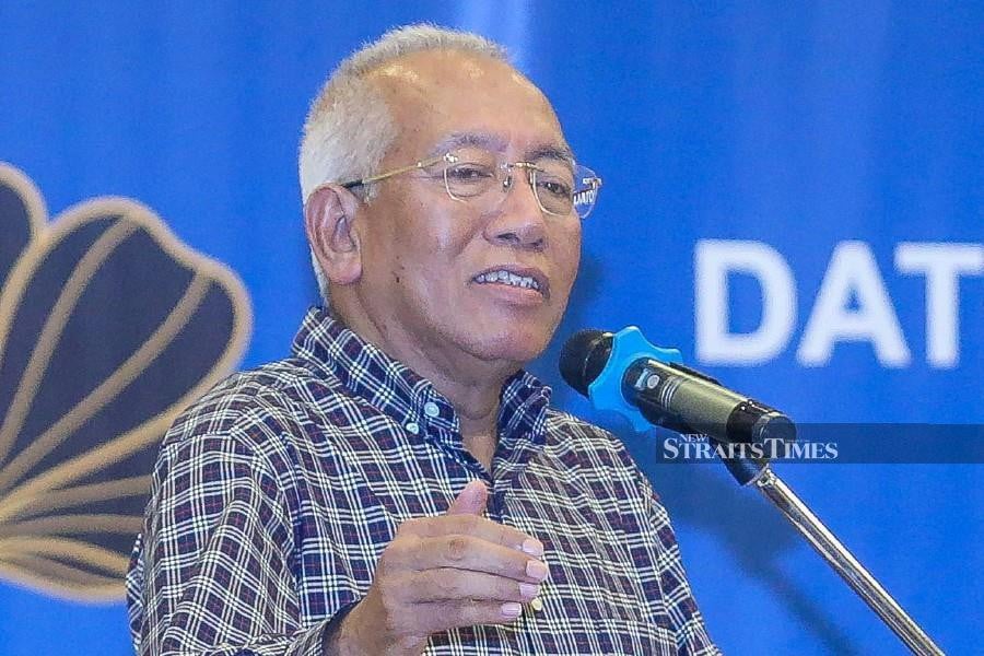 Kedah Umno liaison committee chairman Datuk Seri Mahdzir Khalid says it is not suitable for a light rail transit system to be built in Langkawi for a number of reasons. NSTP/ WAN NABIL NASIR