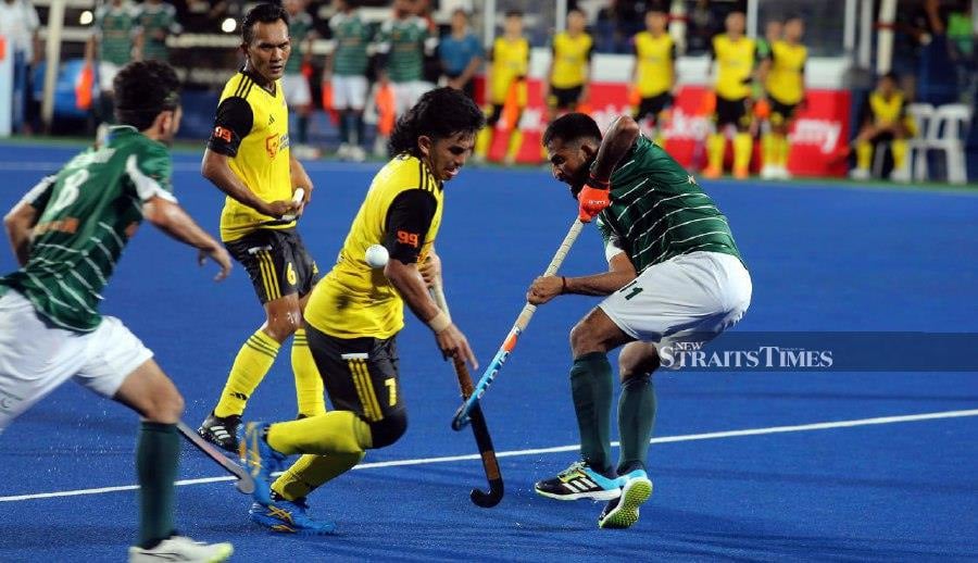 Malaysia were left to rue crucial errors and bad luck as they lost 5-4 to Pakistan in their opening Sultan Azlan Shah Cup match at the Azlan Shah Hockey Stadium here today. - NSTP/L.MANIMARAN