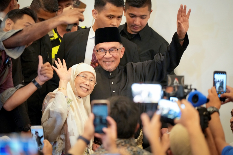 Malaysia's newly appointed Prime Minister Anwar Ibrahim and his wife Wan Azizah waves as they arrive at a gathering in Kuala Lumpur, Malaysia. (AP Photo/Vincent Thian)