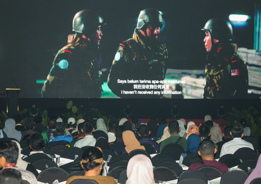 About 1,000 visitors at the Madani government's One-Year Anniversary Programme in Bukit Jalil National Stadium attended the screening of the local film 'Malbatt: Misi Bakara' initiated by the Home Ministry today. - Bernama pic