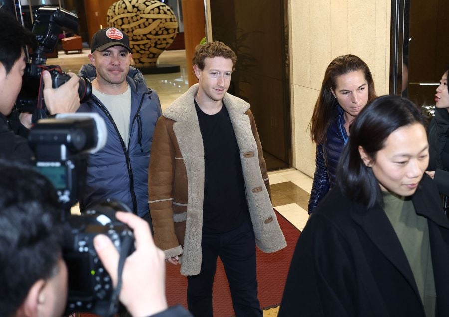 Mark Zuckerberg (C), head of US tech giant Meta, arriving at Seoul Gimpo Business Aviation Center in Seoul as he visits South Korea on the second leg of his Asia trip. - AFP pic