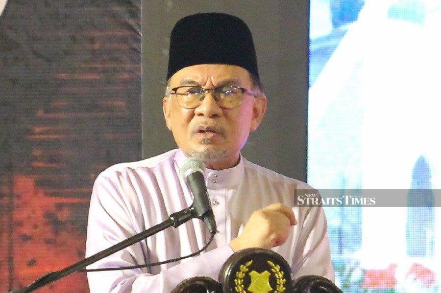 Prime Minister Datuk Seri Anwar Ibrahim today called on Muslim nations to focus on mastering knowledge and upholding good governance values to address the malaise in the Muslim world. - NSTP/ WAN NABIL NASIR