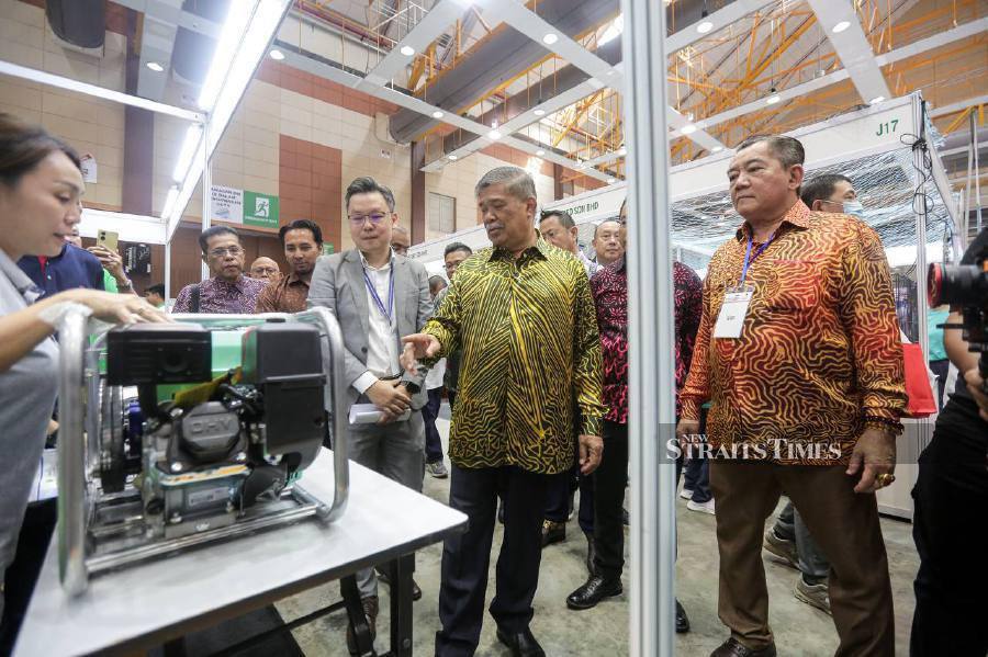 Agriculture and Food Security Minister Datuk Seri Mohamad Sabu said that currently there are only an estimated 600 graduates in the sector each year. - NSTP /HAZREEN MOHAMAD