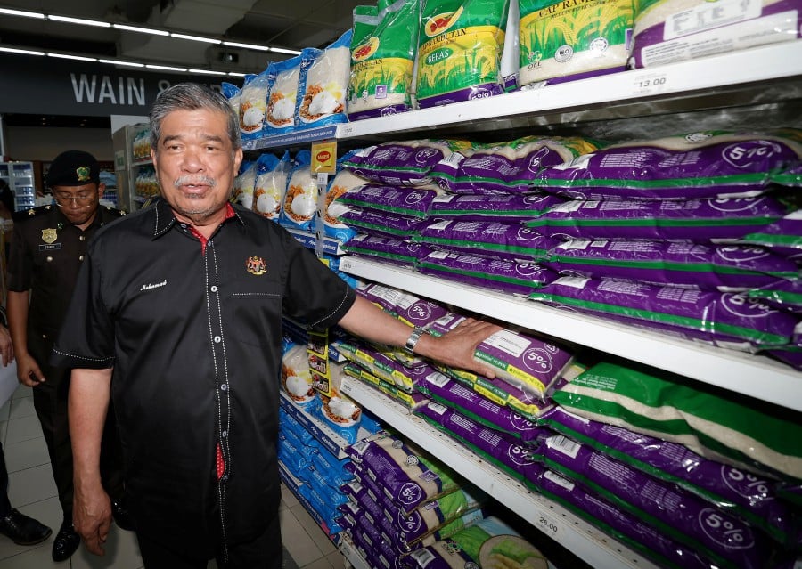 FILE: Agriculture and Food Security Minister Datuk Seri Mohamad Sabu said that the country is confident of achieving 50 per cent self-sufficiency level (SSL) target for the beef sector by 2030. — BERNAMA FILE PIC