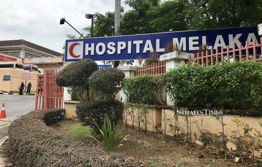 Only eight Melaka Hospital medical workers tested positive for Covid-19 and not 11 as viralled in social media. -NSTP/File pic  