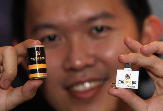 Cute-looking product called MoBeeGo – a one-time mobile phone charger – is able to juice up your dying mobile phones for another four hours maximum. Pix by Azhar Ramli
