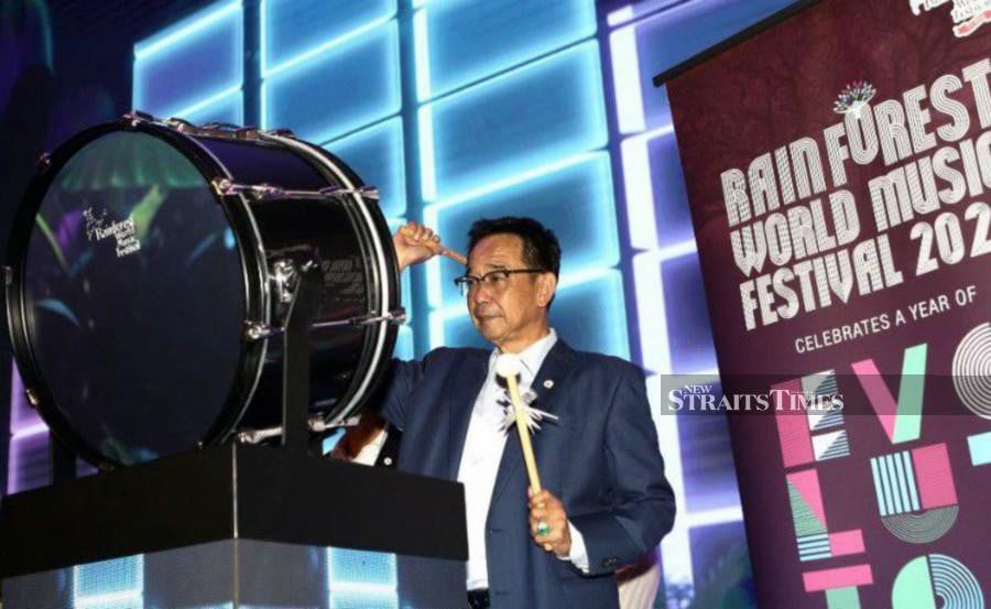 The state’s Minister For Tourism, Creative Industry and Performing Arts, Datuk Seri Abdul Karim Hamzah, said the state government was against Sarawakians disclosing too many personal details about themselves. NSTP/NADIM BOKHARI