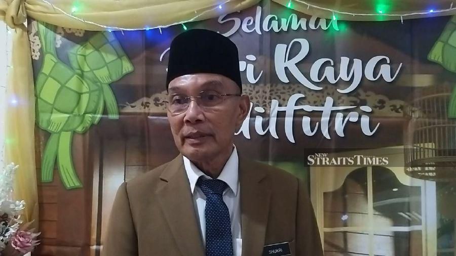 Perlis Menteri Besar Mohd Shukri Ramli says the cash aid will benefit some 1,200 state civil servants. - NSTP pic