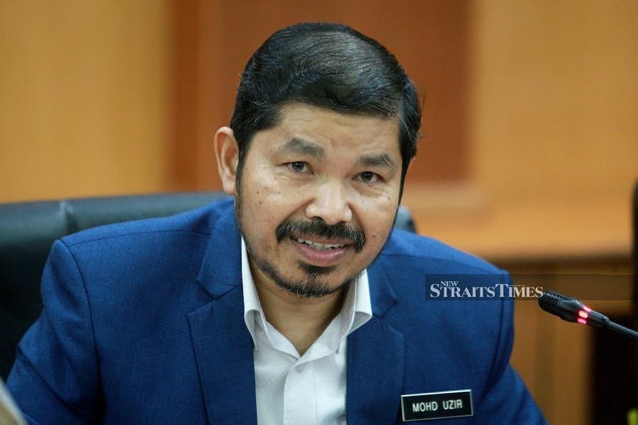 Chief statistician Datuk Seri Dr Mohd Uzir Mahidin said Malaysia’s sales value of the manufacturing sector which recorded a positive growth of 0.7 per cent represented a marginal increase as compared to RM152.7 billion sales value or a 3.2 per cent growth registered the previous month. — NSTP FILE PIC