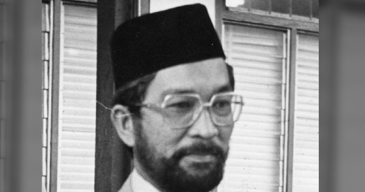 Mokhtar Hashim Buried At Bukit Kiara Cemetery