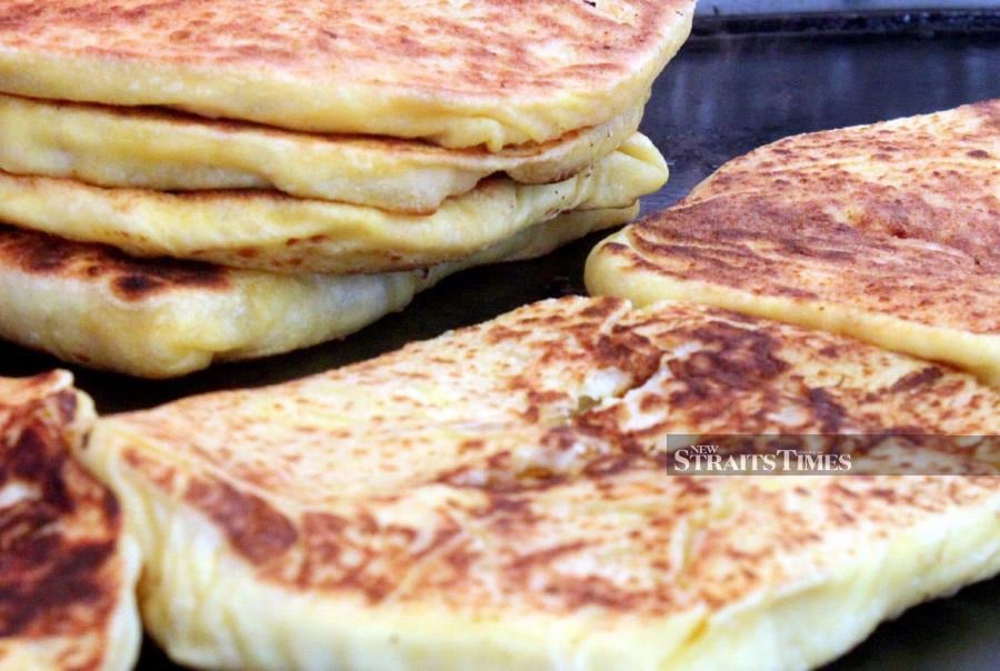 The Health Ministry attributed the sale of a contaminated murtabak, which went viral for having a dirty rag inside, to improper use of protective attire as well as failure to segregate raw and cooked food. - NSTP file pic (for Ilustration purposes only)