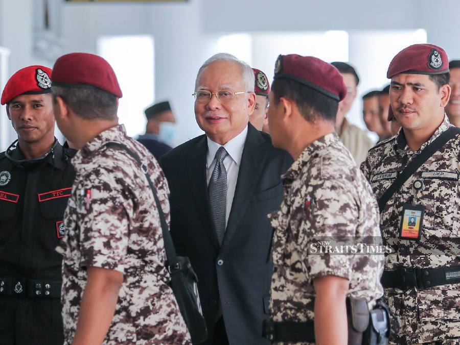 The G25 group of prominent retired civil servants is calling for the Pardons Board to rescind their decision to grant jailed former prime minister Datuk Seri Najib Razak a partial pardon. - NSTP/ASWADI ALIAS