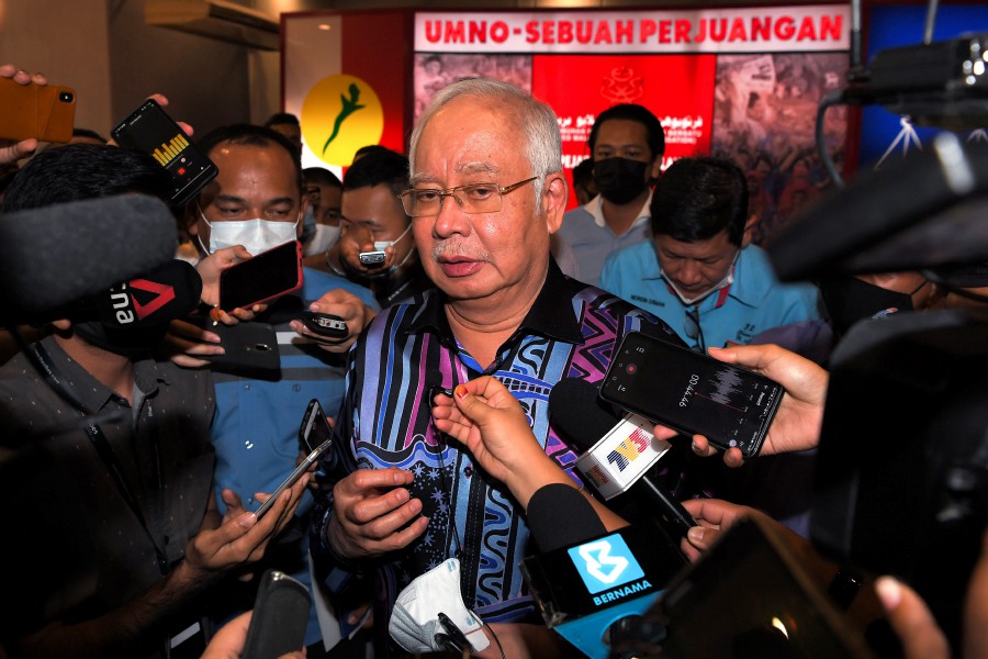 Datuk Seri Najib Razak said if the party could enter into a cooperation with Tan Sri Muhyiddin Yassin and Datuk Seri Azmin Ali, why couldn't it do so with Anwar? - Bernama pic