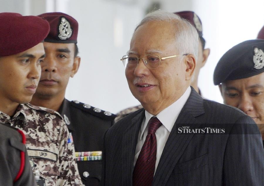 Najib claimed that the previous king had granted him permission to serve his remaining jail sentence under house arrest. - NSTP/FARHAN RAZAK