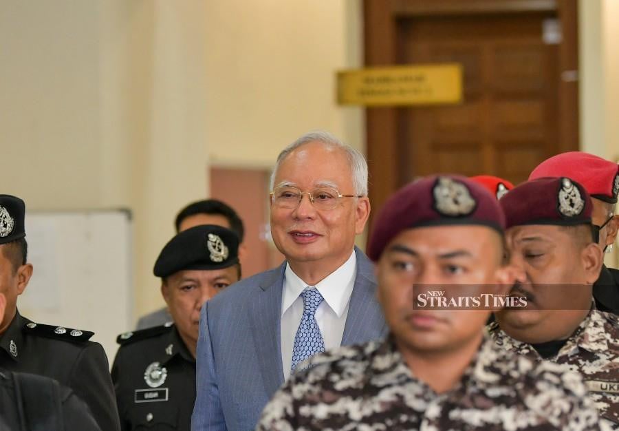 Former SRC International Sdn Bhd director Datuk Shahrol Azral Ibrahim Halmi told the High Court today that he had been misled by Datuk Seri Najib Razak and Nik Faisal Ariff Kamil on the true nature and purpose of the RM4 billion fund from the Retirement Fund Inc (KWAP) loan. STR/HAZREEN MOHAMAD