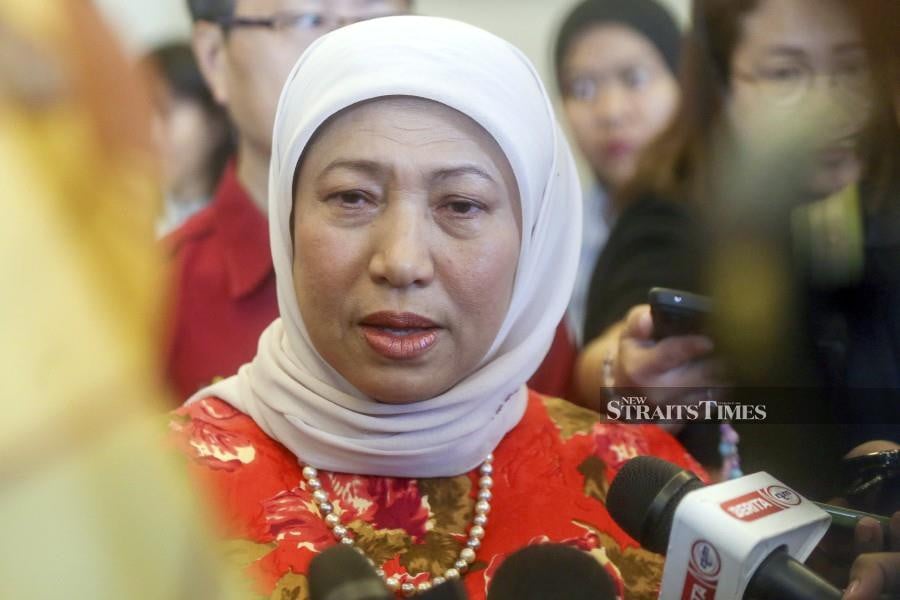 Datuk Seri Nancy Shukri says her ministry is reviewing the alleged assault of a disabled e-hailing driver by a VVIP’s escort. NSTP file pic