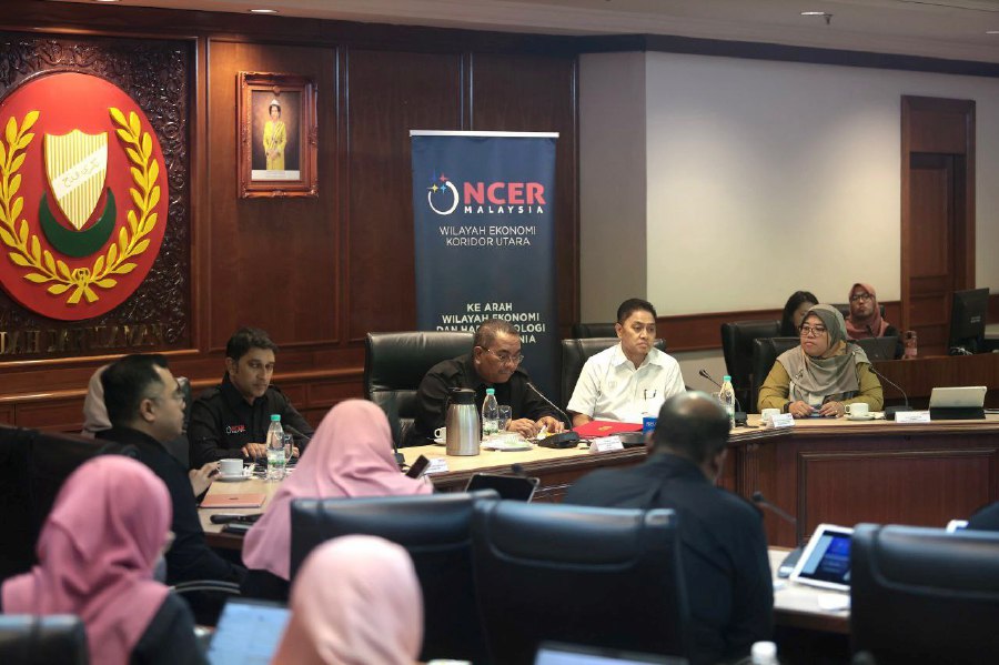“Their commitment to advancing innovation, nurturing local talent and promoting sustainable investments has been pivotal in steering the state towards a prosperous future,” said Menteri Besar Datuk Seri Muhammad Sanusi Md Nor after chairing the State Steering Committee (JPN) meeting here today. - Pic courtesy of Menteri Besar Office