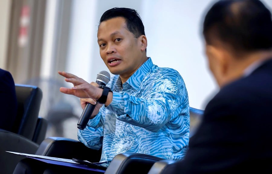 KUCHING: The Natural Resources and Environmental Sustainability Ministry will review the related laws to address plastic pollution in the country, said its minister Nik Nazmi Nik Ahmad. — BERNAMA