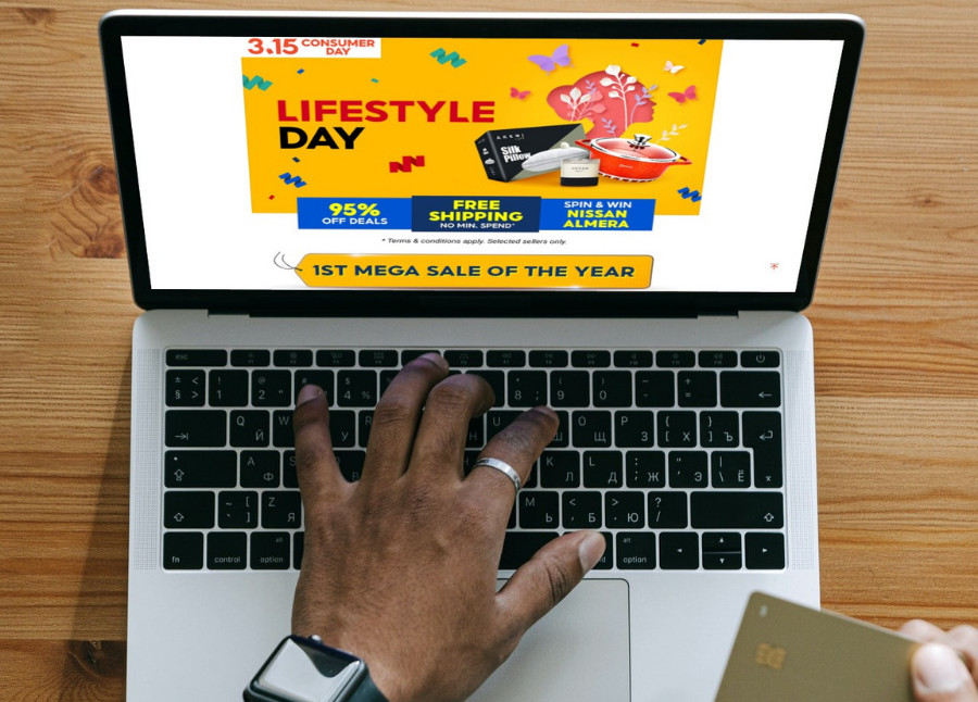 Shoppers can enjoy a multitude of discounts and rewards on Shopee throughout the campaign period. - File pic credit (Smartmockups, Shopee Malaysia)