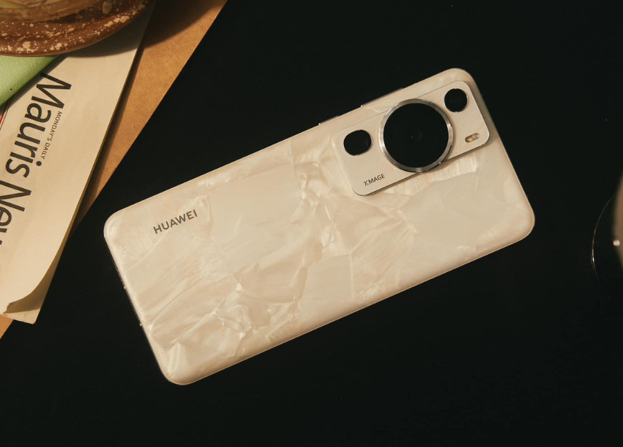 Users may pre-order HUAWEI’s latest flagship device with exclusive rewards worth up to RM1,560. - File pic credit (HUAWEI)