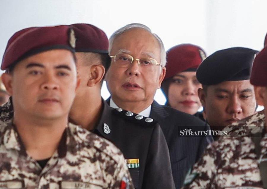 The courtroom drama during Datuk Seri Najib Razak’s 1Malaysia Development Bhd (1MDB) corruption trial continued today as the defence team locked horns with the prosecution by continuously challenging a star witness’ statement, calling it hearsay. - NSTP/ASWADI ALIAS