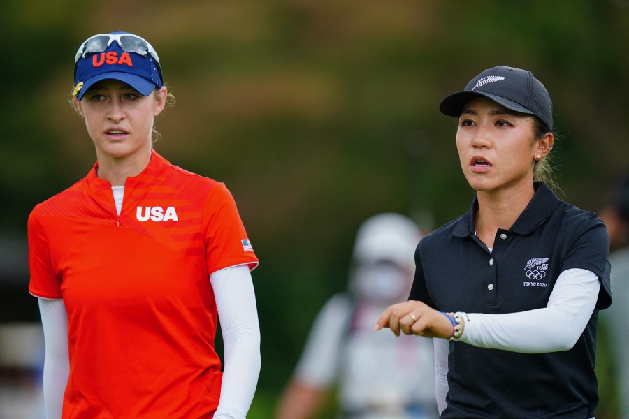 USA's Nelly Korda (L) and New Zealand's Lydia Ko (R) walk towards the 14th tee in round 4 of the women�s golf individual stroke play during the Tokyo 2020 Olympic Games at the Kasumigaseki Country Club in Kawagoe on August 7, 2021. (Photo by YOSHI IWAMOTO / AFP)