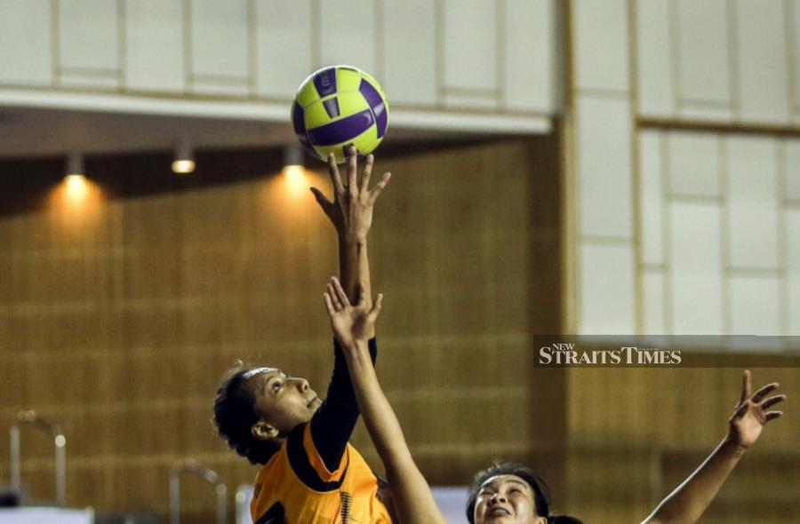 The national netball squad booked their spot in the semi-finals of the Asian Championship with an easy 82-25 win over Taiwan at the OCBC Arena in Singapore today. - NSTP file pic