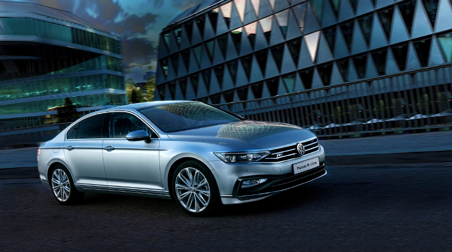 The Passat R-Line’s 2.0TSI turbocharged engine now produces 220PS and 350Nm of torque.