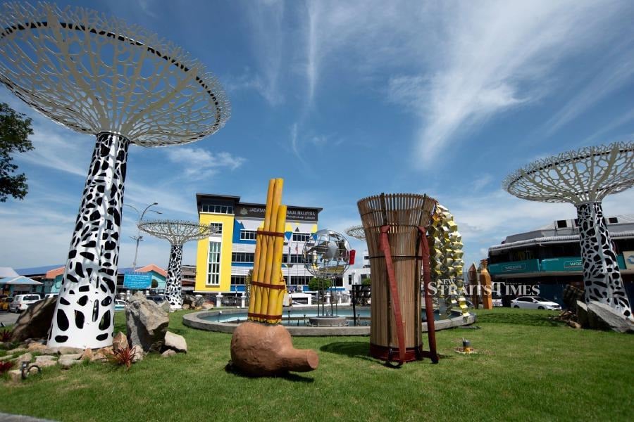 LABUAN: The replica of cultural instruments are on display at the Merdeka Roundabout in conjunction of the upcoming Kaamatan Festival (Pesta Menuai) celebration in Labuan. - BERNAMA PIC