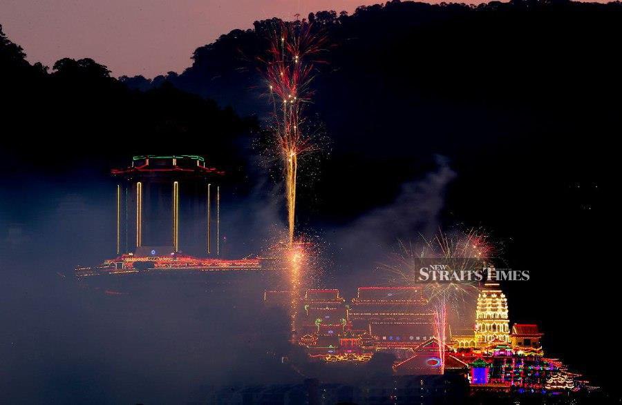 GEORGE TOWN - Fireworks illuminate the night sky above the renowned 133-year-old Kek Lok Si temple at Bukit Air Itam in George Town, Penang, on Sunday (February 4). – NSTP/ MIKAIL ONG 