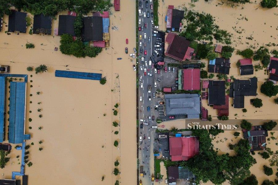 An aerial view of Bandar Kuala Berang in Hulu Terengganu submerged in flood water. Floods in Terengganu have worsened over the last few days, displacing 8,808 locals now seeking temporary shelter at flood evacuation centres. - NSTP/GHAZALI KORI