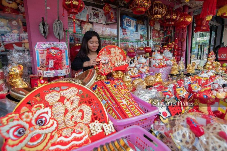 LABUAN: A trader in Labuan's city center begins to display decorative items and other decorations for sale in preparation for Chinese New Year celebrations next month. -- BERNAMA PIC