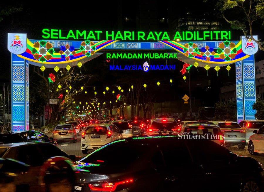 KUALA LUMPUR: Areas around Jalan Raja Laut in the city are now decorated with bright, colourful Hari Raya decorations. -- NSTP/EFFENDY RASHID