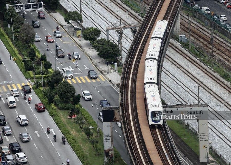 KUALA LUMPUR: The Kelana Jaya Light Rail Transit (LRT) service is expected to achieve sub-3-minute train interval during peak hours by the end of this month. -- BERNAMA