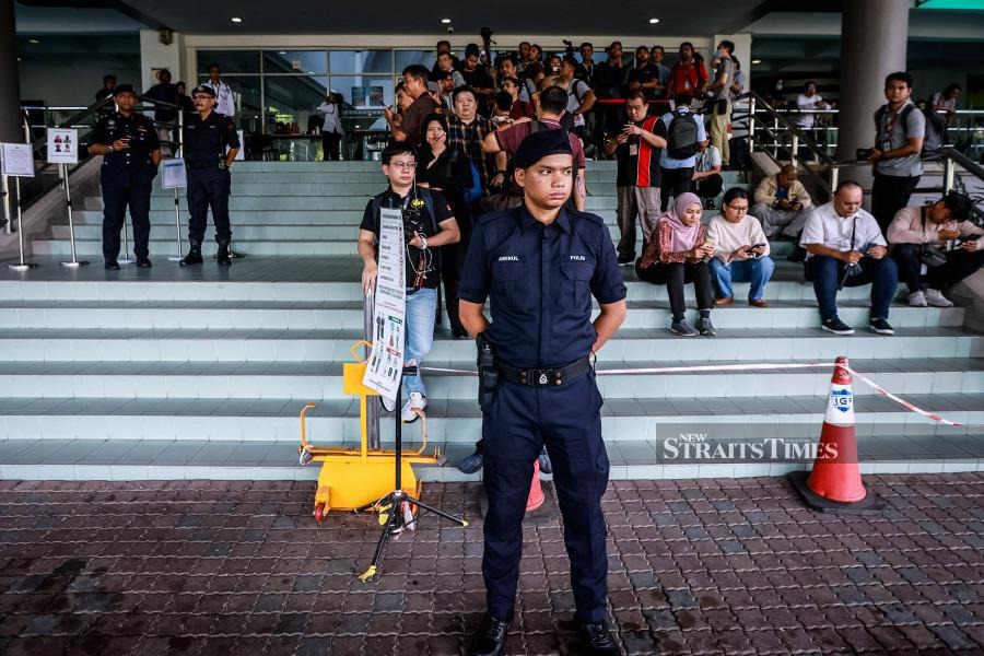 SHAH ALAM: Police personnel are keeping watch at the lobby area of the Shah Alam Court, where the founder and executive chairman of the KK Mart Group is charged with intentionally wounding the religious feelings of Muslims by displaying socks bearing the word "Allah" at its Bandar Sunway outlet. - NSTP/ASYRAF