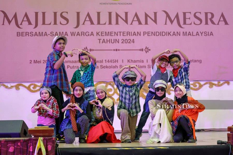 PUTRAJAYA: Students of the Integrated Special Education Programme from SK Putrajaya Presint 9 (2) performing a medley dance of 'Alamak Raya Lagi' and 'One Way Ticket' during the 2024 Ministry of Education Networking Event at Sultan Alam Shah School. - BERNAMA PIC 
